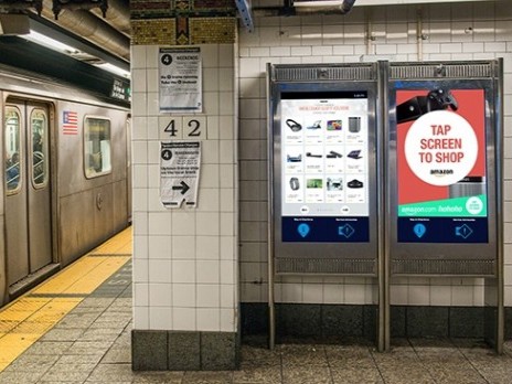Amazon.com: gli acquisti di Natale direttamente in metropolitana