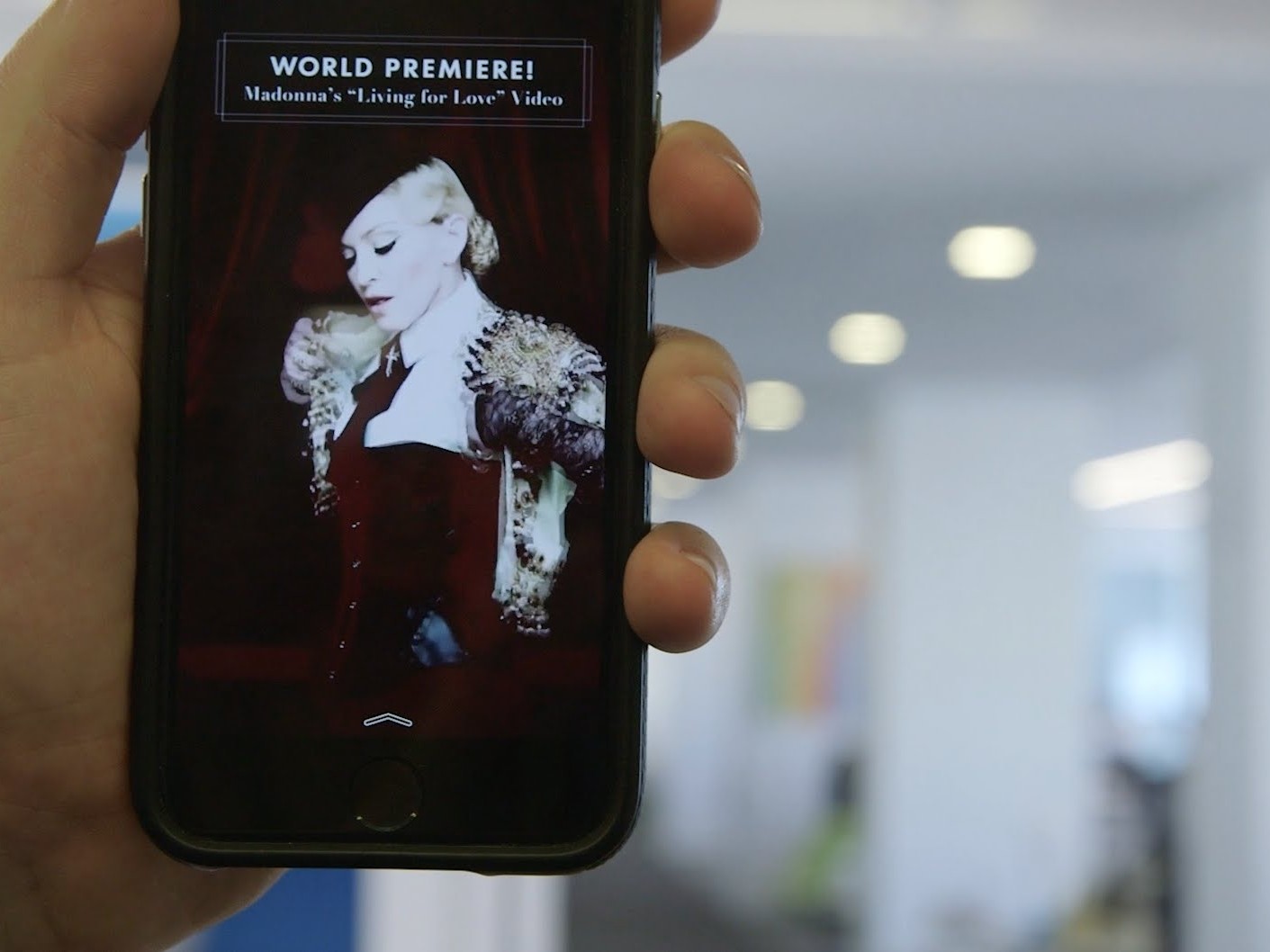 Madonna lancia il video di “Living for Love”. Ma su snapchat