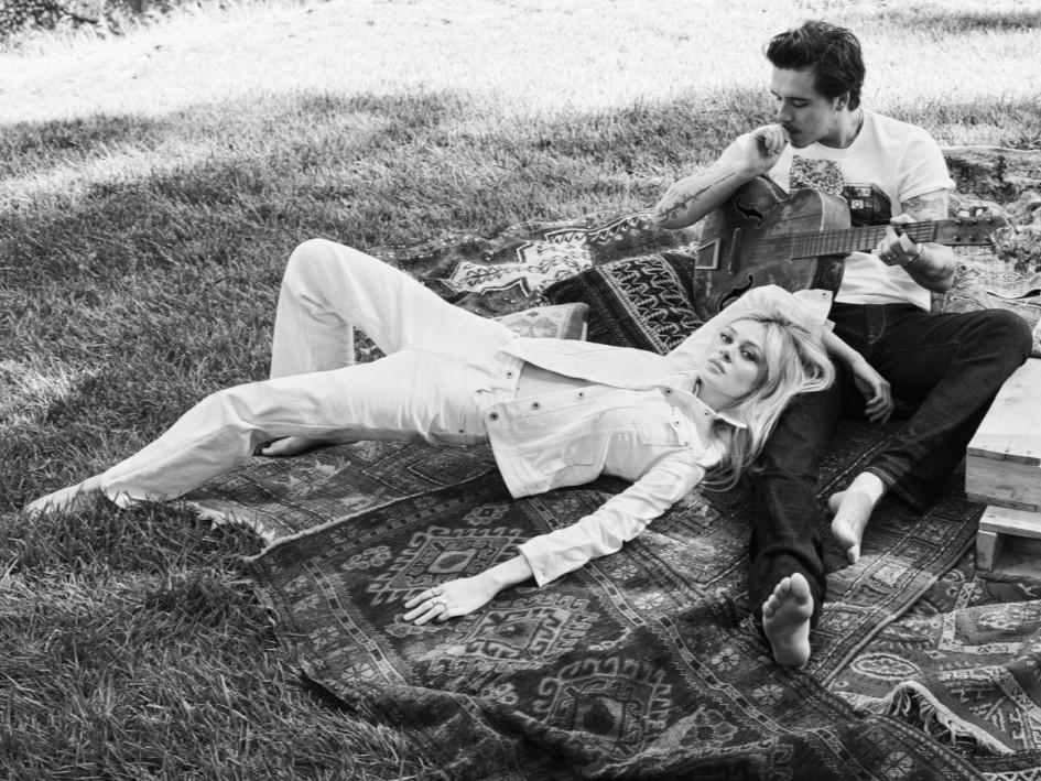 Brooklyn Beckham e Nicola Peltz di nuovo in coppia per Pepe Jeans, nella campagna “Between Us”