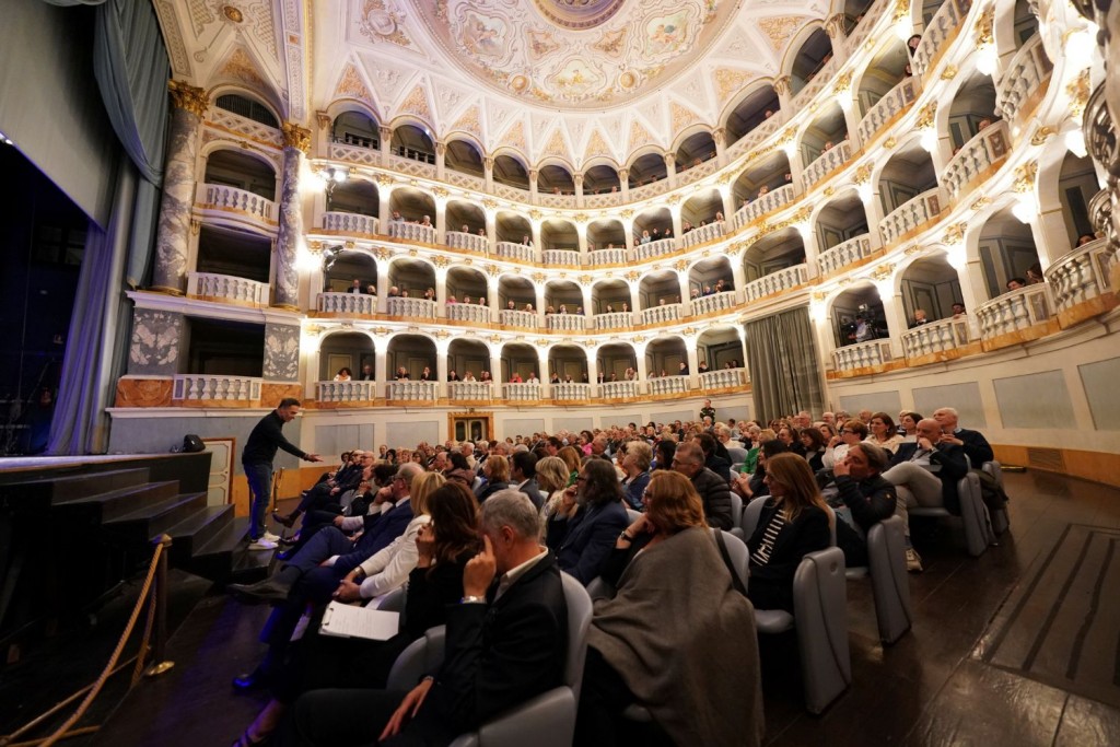 SOLD OUT PER “IL MEGLIO DI…NOI”, LO SPETTACOLO A SOSTEGNO DELL’ASSOCIAZIONE LA GOCCIA
